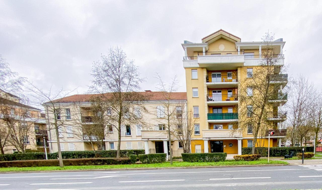 The Grey House - Parking - Piscine - Rer A 6 Min Appartement Bussy-Saint-Georges Buitenkant foto